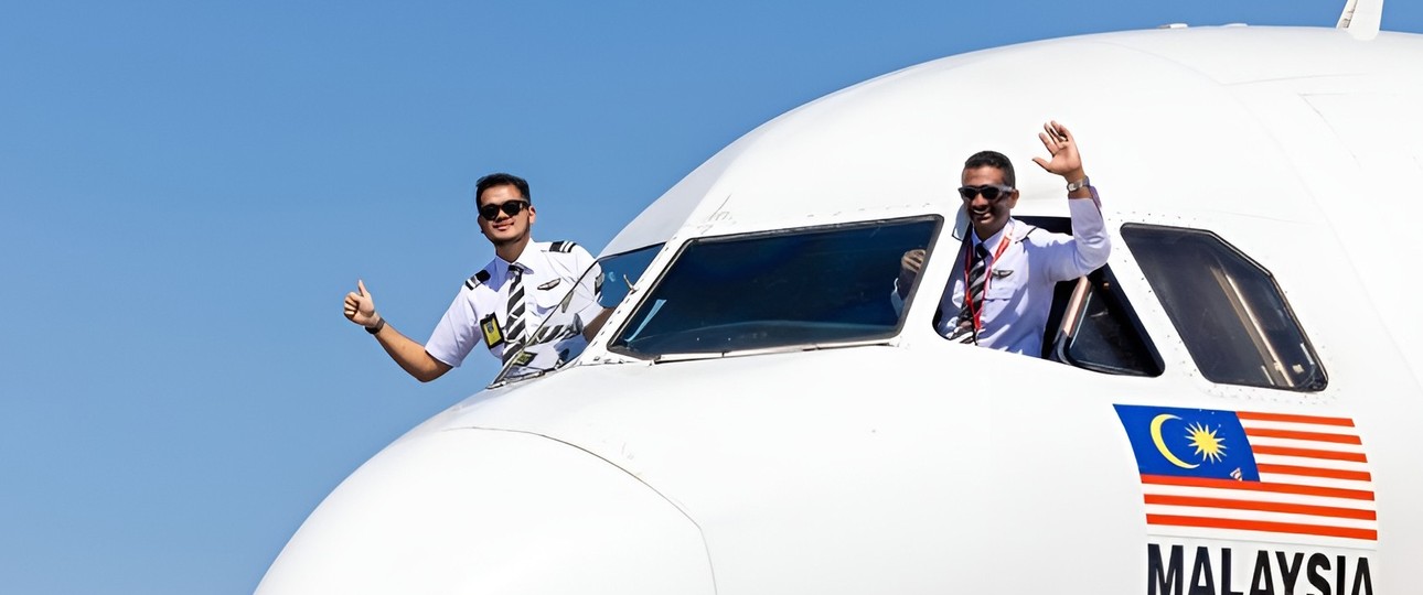 Piloten von Air Asia: Künftig sollen sie viel weiter fliegen.