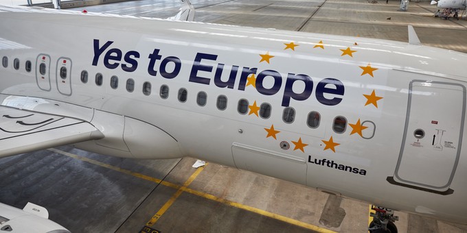 ... der Sternenkreis von der EU-Flagge gehört.