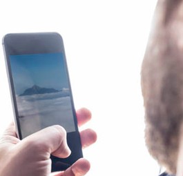 Das Mobiltelefon wird künftig an Bord viel mehr können als heute - dank schnellerem Wifi.