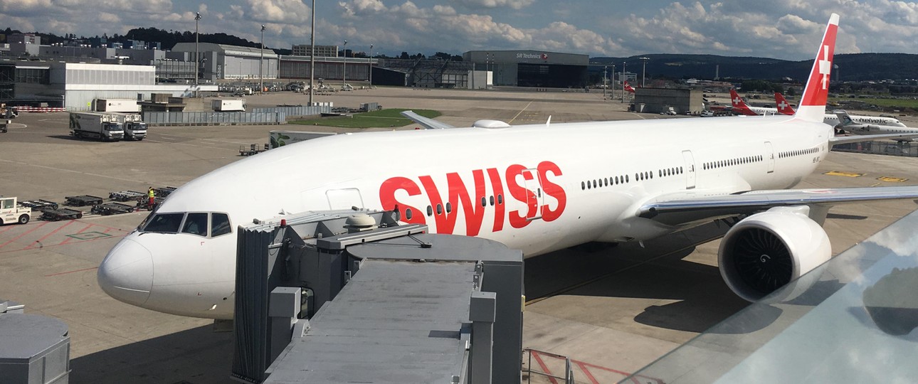 Swiss-Flieger am Gate: Bald sollen beim Einsteigen Kameras die Reisenden zählen.