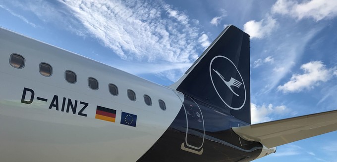 Die November Zulu (also die D-AINZ) wurde Anfang dieses Monats an Lufthansa übergeben und wird derzeit in Berlin-Schönefeld umgerüstet.