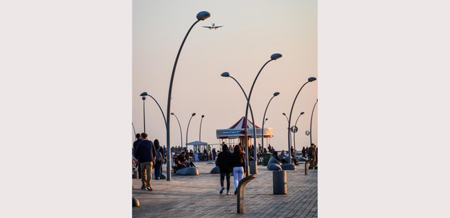 Der Sde Dov Airport liegt am nördlichen Ende der Strandpromenade von Tel Aviv.
