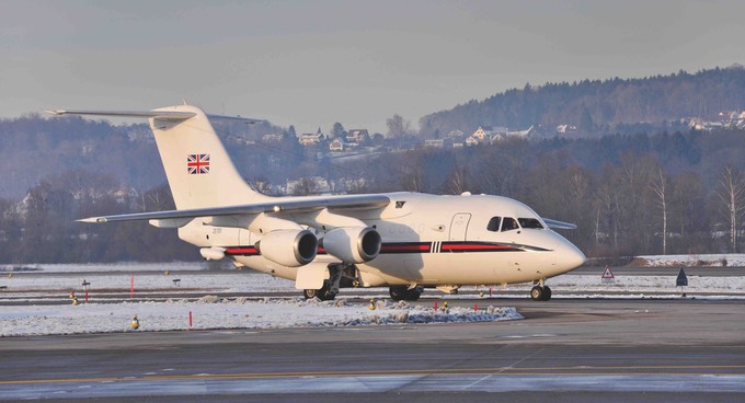 Bei der Royal Air Force fliegen bis heute eine Handvoll BAE 146-100 aus früher Produktion als VIP-Transporter.