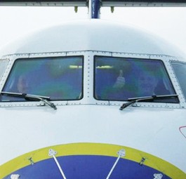 Piloten von B&H Airlines im Cockpit: Bald neue Partner?