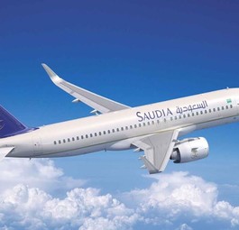 Saudia stockt die Order von bisher 35 Flieger der A320-Neo-Familie deutlich auf. Bis zu 100 Flugzeuge will sie neuerdings in die Flotte aufnehmen. 30 zusätzliche Exemplare hat sie fest geordert, darunter 15 A321 XLR. Für 35 weitere Exemplare hat sie sich eine Option gesichert.