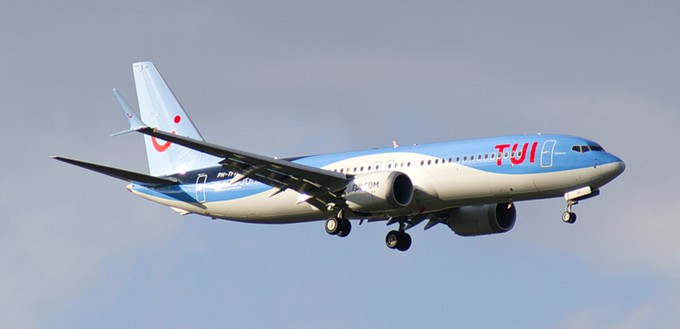 Die Boeing 737 Max 8 mit dem Kennzeichen PH-TFP beim Anflug RWY11 auf Wien ...