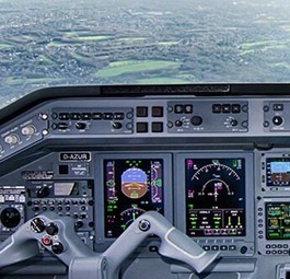 Pilot von Air Hamburg: Die Fluglinie baut aus.