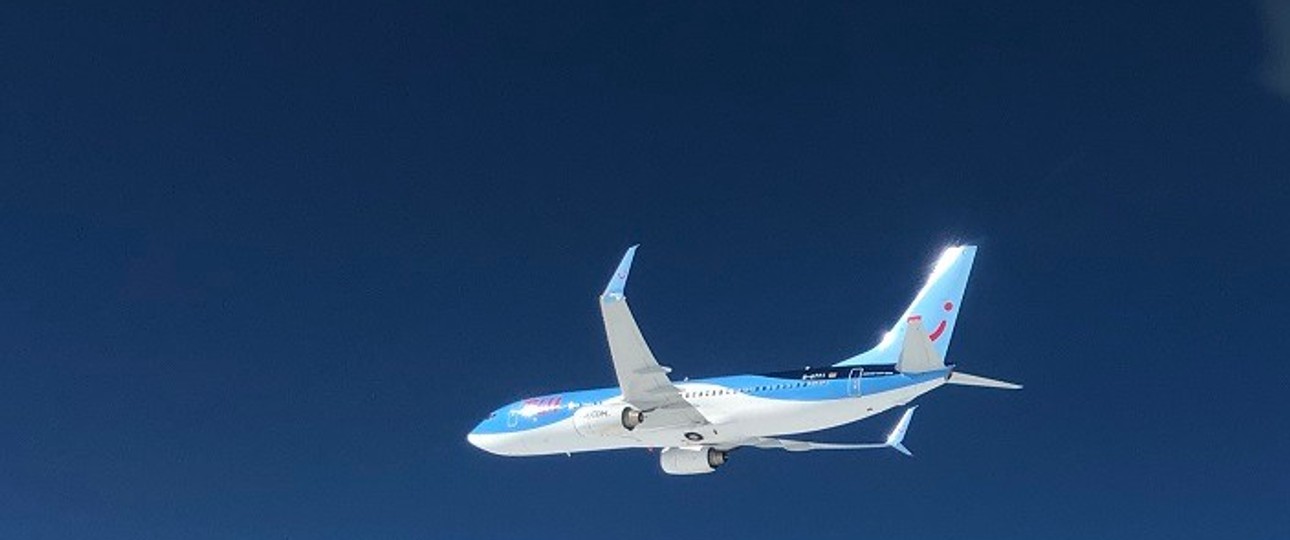 Boeing von Tuifly: Die Airline hat Flugrouten getestet, die die Entstehung von Kondensstreifen vermeiden.