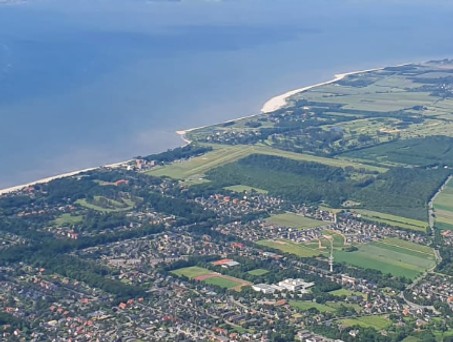 Luftaufnahme Flughafen Wyk: Der Flugplatz soll erhalten werden.