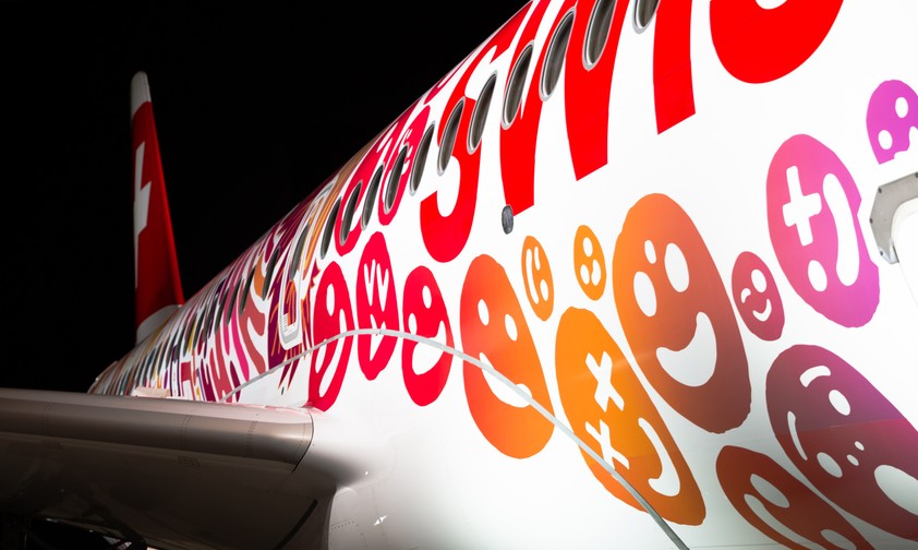 Airbus A220-300 mit Spezialbemalung: Swiss fliegt im Sommer von Genf aus zu zwei deutschen Lufthansa-Drehkreuzen.