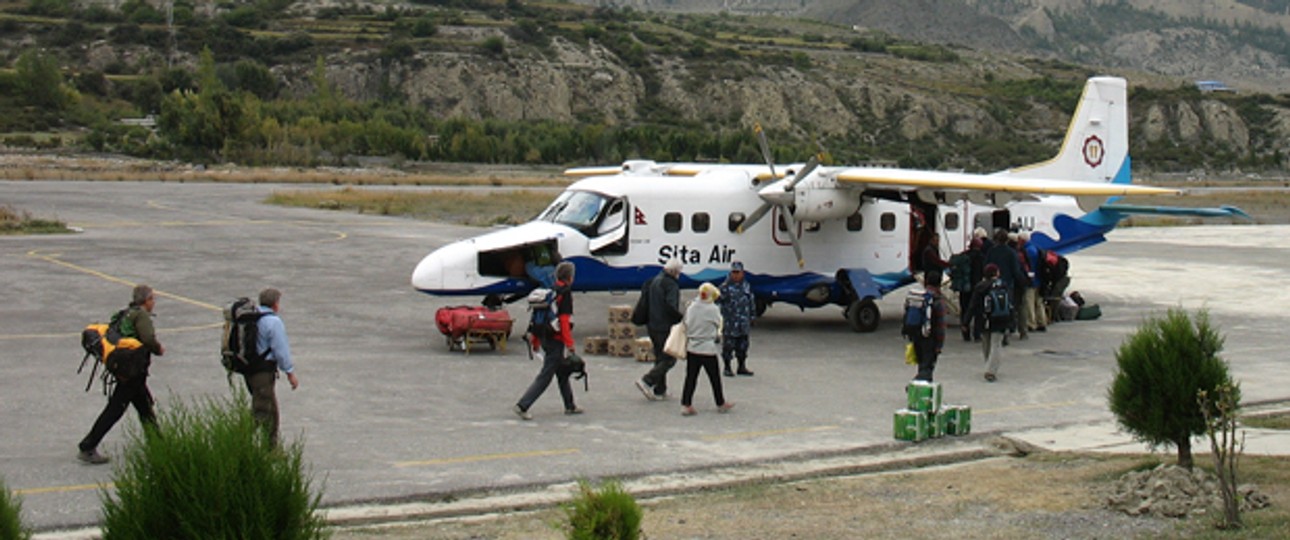 Dornier Do228 von Sita AIr: Absturz in einen Fluss.