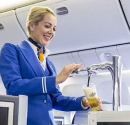 Biertrolley von KLM: Ob das Bier schmeckt wie in der Bar?