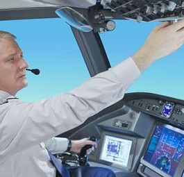 Pilot in einem Cockpit einer Irkut MS-21: Künftig ohne Kollegin im Cockpit?