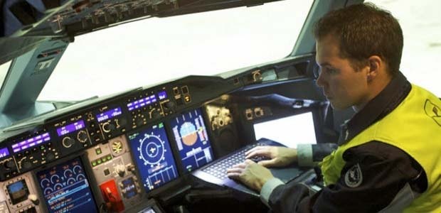 Wartung bei Lufthansa: Fachkräfte gibt es derzeit zuwenig.