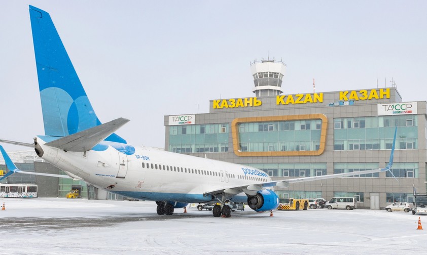 Boeing 737 von Pobeda am Flughafen Kazan: Ein Mexikaner sitzt seit Tagen am Airport fest.
