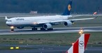 Flugzeuge von Lufthansa und Condor: Der Rechtsstreit dauert an.