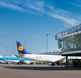 Flugzeuge am Airport Göteborg: Für die Fluglinien wird es teurer in Schweden.