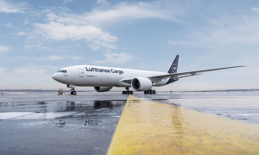 Boeing 777 F von Lufthansa Cargo: Wie viele Pilot:innen braucht es für Flüge nach Asien?