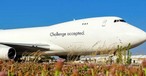 «Challenge accepted» oder zu deutsch «Herausforderung angenommen»: Auf ihren ansonsten blanken Frachtfliegern weißt Cal Cargo auf ihr bisheriges Spezialgebiet hin.