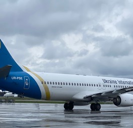Boeing 737 von Ukraine International: Zwei Leasingunternehmen wollen ihre Flugzeuge zurück.