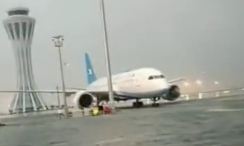 Der Tower am Flughafen Peking Daxing: Zahlreiche Flüge mussten ausfallen.