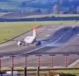 Airbus A320 von Edelweiss schlittert beinahe von der Piste