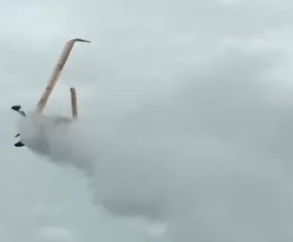 Flugzeug verliert im Flug seine Flügel