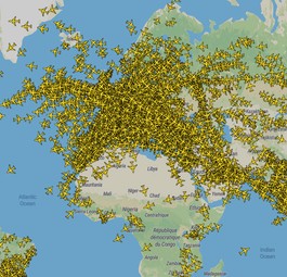 Flugzeuge, die am 30. Dezember um 13 Uhr in der Luft waren: Immer mehr Flüge, immer weniger Tote.