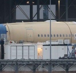 Ein Rumpfteil des ersten A350 für Emirates: Die Fluggesellschaft will das Flugzeug im August übernehmen.