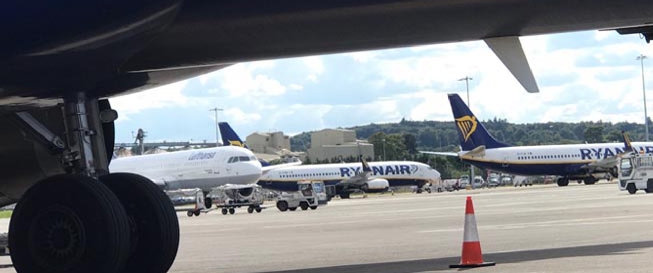 Flieger von Lufthansa und Ryanair: Die beiden Todfeinde.