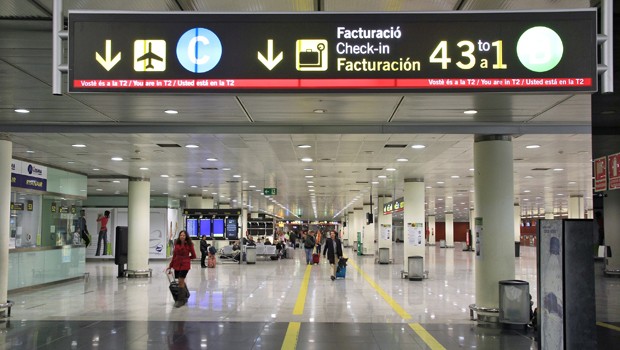 Der Barcelona Flughafen El Prat ist auf Rang 8 mit 164.000 abhebenden oder ankommenden Fliegern.