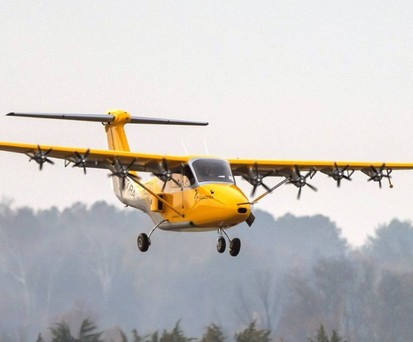 Die EL-2 Goldfinch kann bis zu neun Personen transportieren.