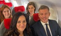 Péter Magyar im Flugzeug von Austrian Airlines: Anderer Stil als sein Vorgänger.