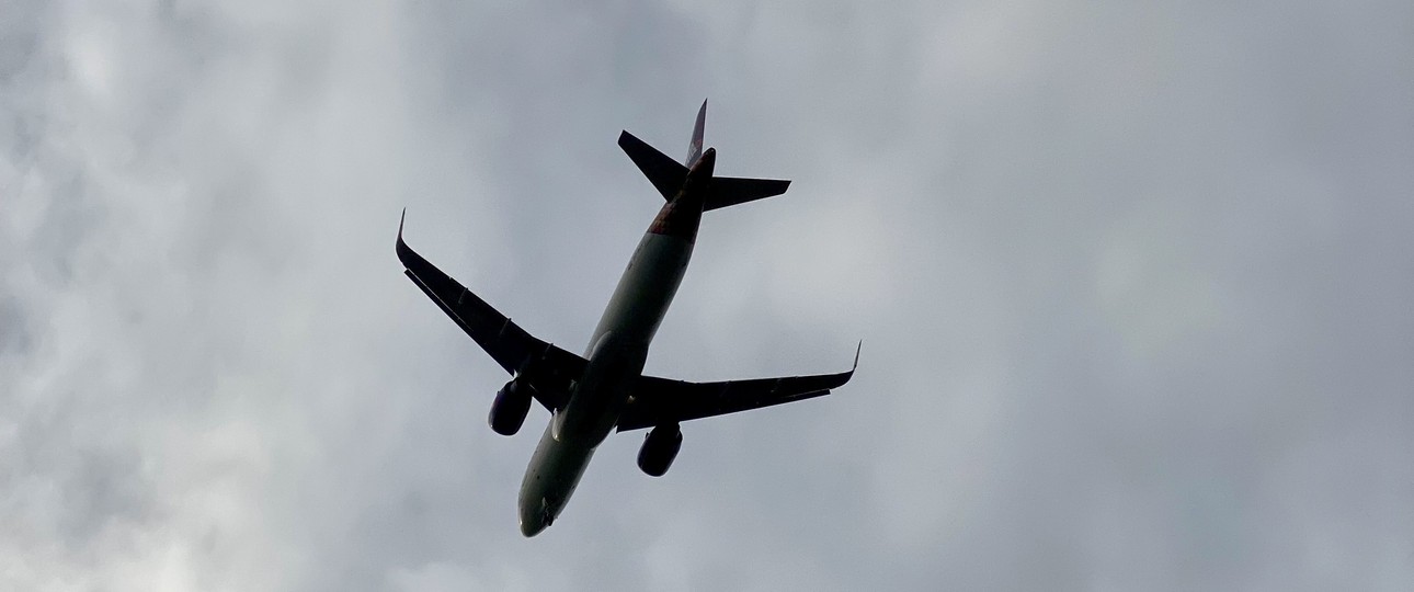 Airbus A320 Neo von Air Cairo am Samstag (29. November) beim Anflug auf Düsseldorf: Ein großes Grounding gab es nicht.