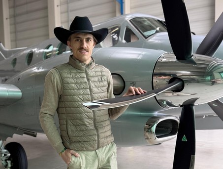 alex toril cowboy air 01