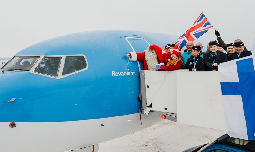 Natürlich mit Schnee: Der Weihnachtsmann tauft eine Boeing 737 Max von Tui.