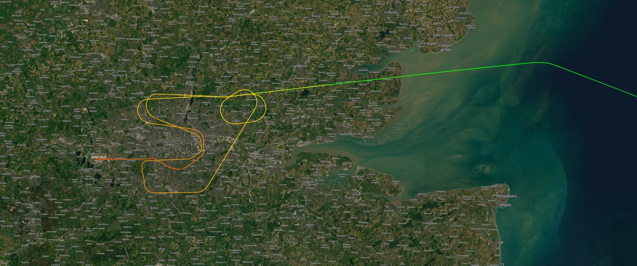 Flug BA919: Der Verlauf der Landeanflüge auf London-Heathrow  am 6. Juli.