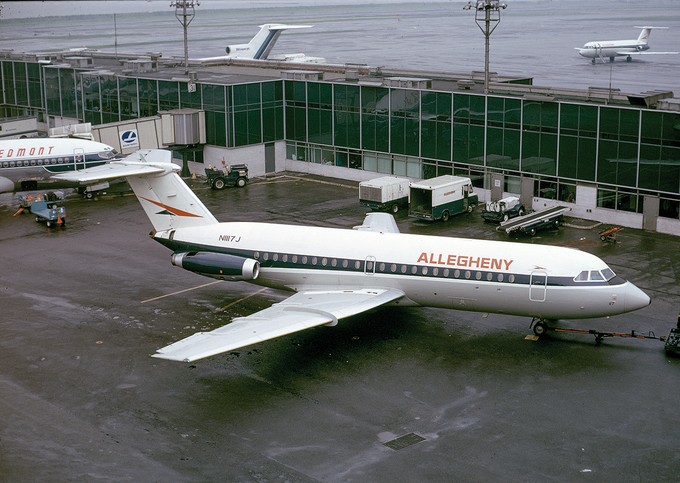 Die BAC 1-11-204AF N1117J wurde von der US Regionalairline Mohawk bestellt und im August 1966 in Dienst gestellt. 1972 gelangte sie im Zuge eines Zusammenschlusses zur Flotte der Allegheny Airlines, die so ihre Position an der US-Ostküste stärken konnte. Am  28. Oktober 1978 benannte sich die Airline um in USAir, betrieb die BAC 1-11 aber noch bis Mitte der 1980er Jahre weiter (New York-La Guardia, circa 1975).