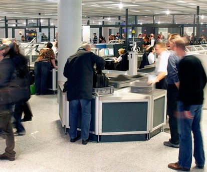 Kontrollen am Flughafen Frankfurt: Bei US-Flügen gibt es weitere Checks am Gate.