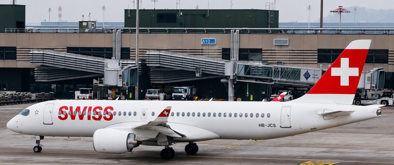 HB-JCS: Der Airbus A220 hatte in Ostende ein technisches Problem.