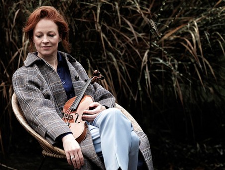 Carolin Widmann: Jetzt darf der Kasten der Geige auch mit. 