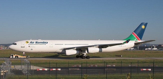 Airbus A340-300 von Air Namibia in Frankfurt.