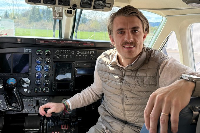 Toril in der Beechcraft King Air C90. 