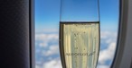 Champagner in Aeroflot-Glas: Durstige Gäste.