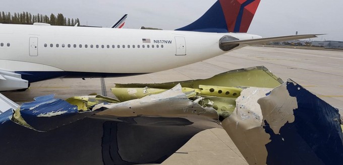 Der Winglet an der linken Tragflächenspitze des A330 von Delta Airlines wurde ebenfalls heftig in Mitleidenschaft gezogen.