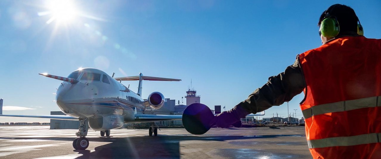 Im Jahr 2001 stellten die Max-Planck-Gesellschaft und das Deutsche Zentrum für Luft- und Raumfahrt DLR stellvertretend für über 30 deutsche Forschungsinstitute einen Antrag für ein Forschungsflugzeug an die Regierung.