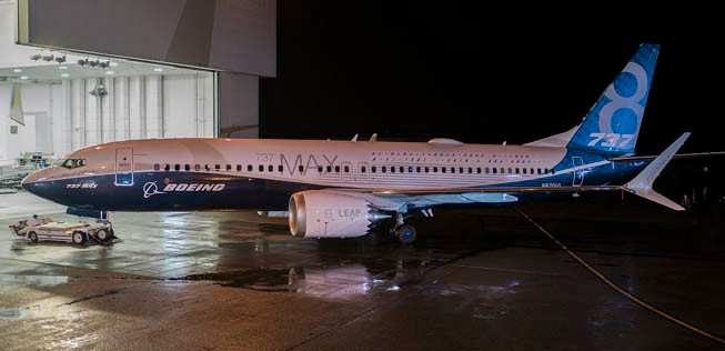 Am 8. Dezember 2015 war es soweit. Erstmals fuhr eine Boeing 737 Max aus dem Hangar und wurde öffentlich präsentiert.