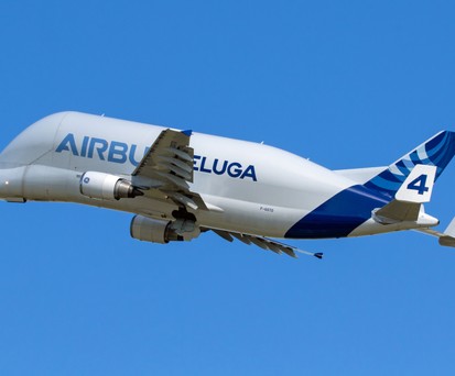 Der Airbus Beluga im Flug. Fünf Stück davon hat Airbus gebaut.