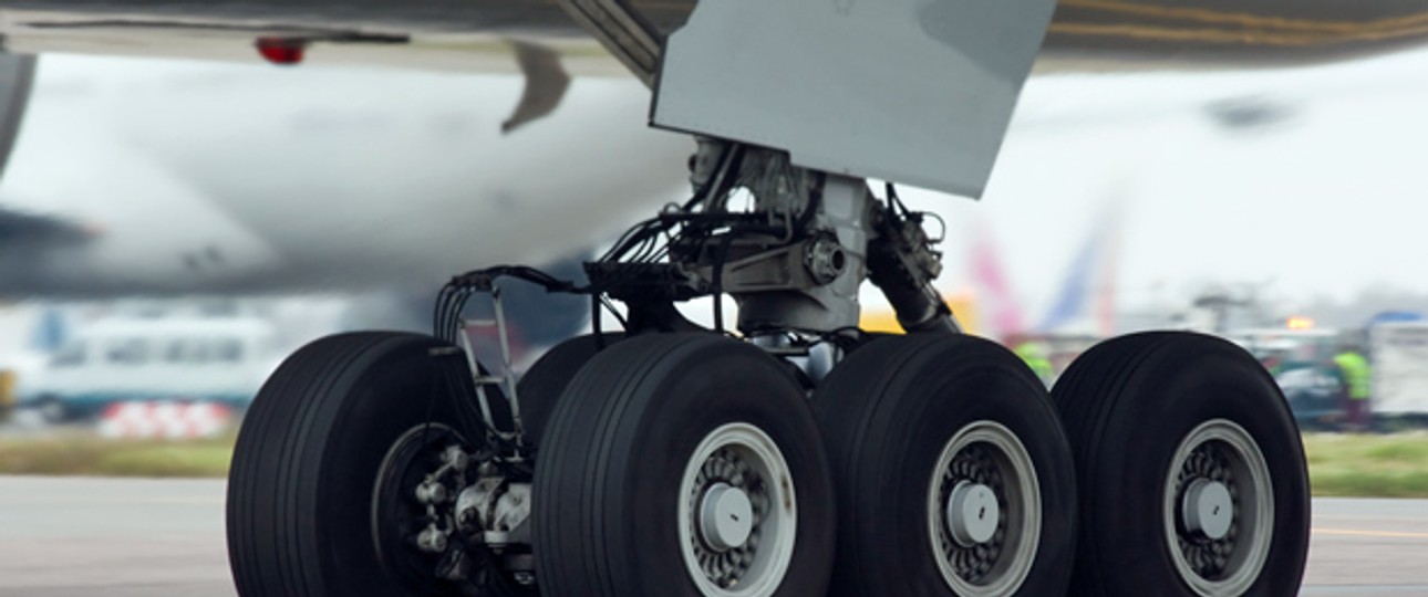 Fahrwerk einen Boeing 777-300: Kaum Platz, mörderische Minustemperaturen.