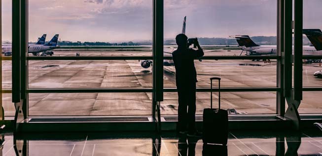 Passagier am Flughafen: Reisende zahlen drauf, wenn es bequemer wird.